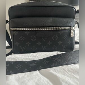 Louis Vuitton Men’s outdoor cross body bag